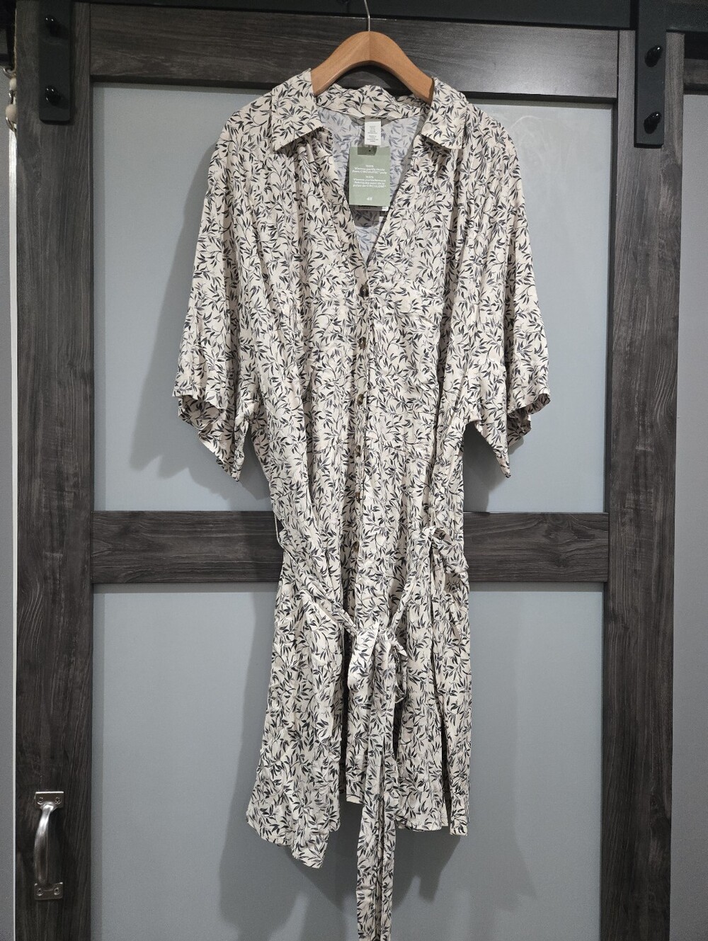 NWT H&M Tie Belt Button Down Shirt Dress Cream And Black Botanical Size XL